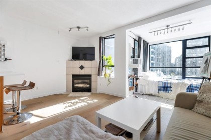 Photo 1 at 805 - 939 Homer Street, Yaletown, Vancouver West