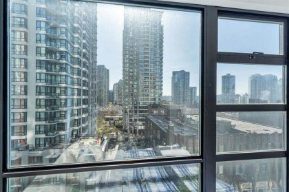 Photo 10 at 805 - 939 Homer Street, Yaletown, Vancouver West