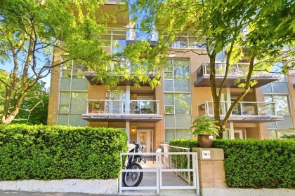 Photo 2 at TH1 - 1288 Chesterfield Avenue, Central Lonsdale, North Vancouver