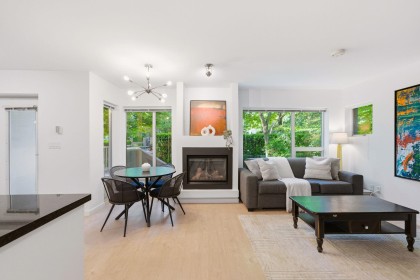 Photo 1 at TH1 - 1288 Chesterfield Avenue, Central Lonsdale, North Vancouver