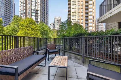 Photo 8 at 406 - 1055 Homer Street, Yaletown, Vancouver West