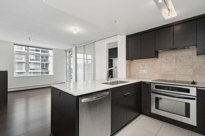 Photo 7 at 1208 - 1320 Chesterfield Avenue, Central Lonsdale, North Vancouver