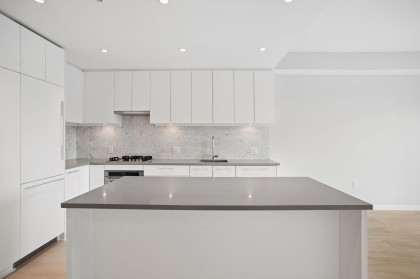 Photo 4 at 612 - 110 E 17th Street, Central Lonsdale, North Vancouver