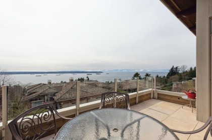 Photo 2 at 2416 Carr Lane, Panorama Village, West Vancouver