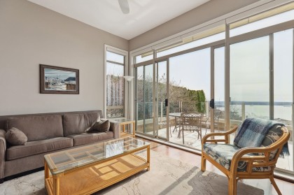 Photo 9 at 2416 Carr Lane, Panorama Village, West Vancouver