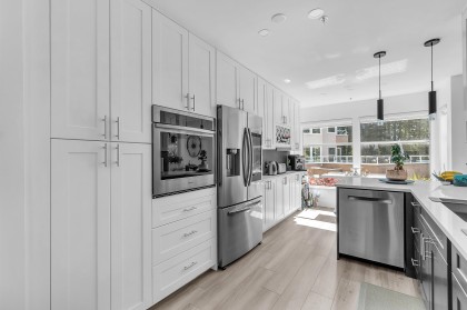 Photo 15 at 8 - 2425 Edgemont Boulevard, Mosquito Creek, North Vancouver