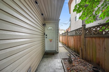 Photo 2 at 819 W 70th Avenue, Marpole, Vancouver West