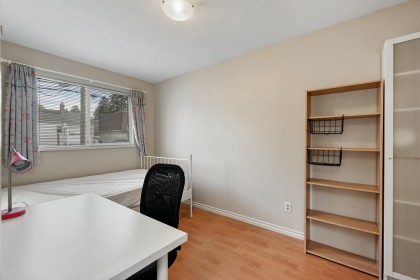 Photo 7 at 819 W 70th Avenue, Marpole, Vancouver West