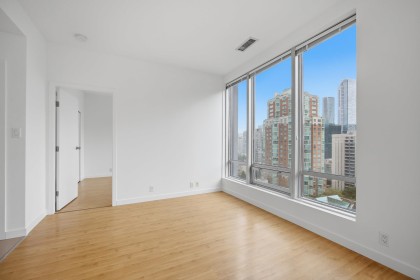 Photo 6 at 1110 - 989 Nelson Street, Vancouver West