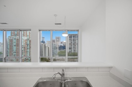 Photo 10 at 1110 - 989 Nelson Street, Vancouver West