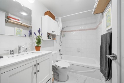 Photo 15 at 214 - 2190 W 7th Avenue, Kitsilano, Vancouver West
