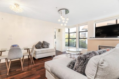 Photo 4 at 411 - 345 Lonsdale Avenue, North Vancouver