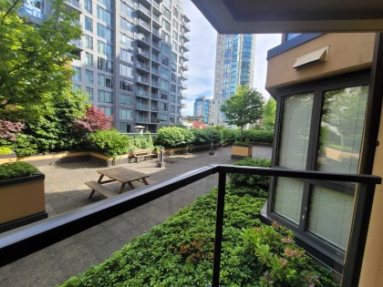 Photo 12 at 214 - 488 Helmcken Street, Yaletown, Vancouver West
