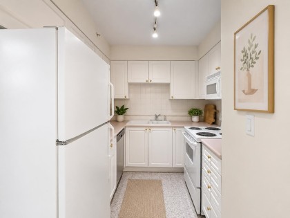 Photo 7 at 214 - 488 Helmcken Street, Yaletown, Vancouver West