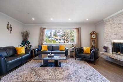 Photo 3 at 2333 Kirkstone Road, North Vancouver
