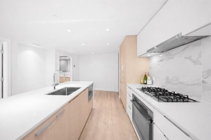 Photo 4 at 709 - 1500 Fern Street, Lynnmour, North Vancouver
