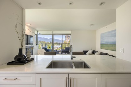 Photo 4 at 603 - 1680 Bayshore Drive, Coal Harbour, Vancouver West