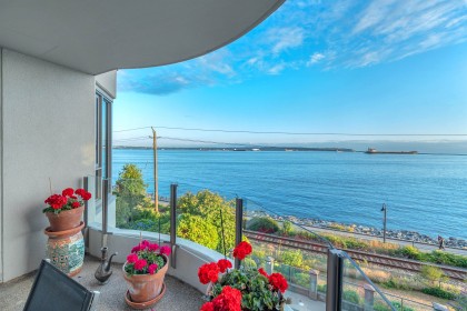 Photo 2 at 103 - 2280 Bellevue Avenue, Dundarave, West Vancouver