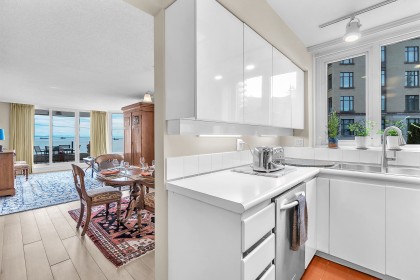 Photo 13 at 103 - 2280 Bellevue Avenue, Dundarave, West Vancouver