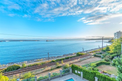 Photo 3 at 103 - 2280 Bellevue Avenue, Dundarave, West Vancouver