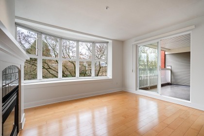 Photo 4 at 203 - 1858 W 5th Avenue, Kitsilano, Vancouver West