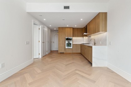 Photo 9 at 303 - 2096 W 47th Avenue, Kerrisdale, Vancouver West