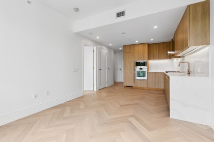 Photo 11 at 303 - 2096 W 47th Avenue, Kerrisdale, Vancouver West