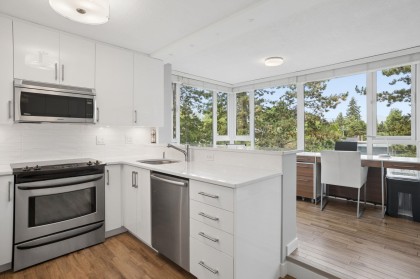 Photo 16 at 402 - 5425 Yew Street, Kerrisdale, Vancouver West