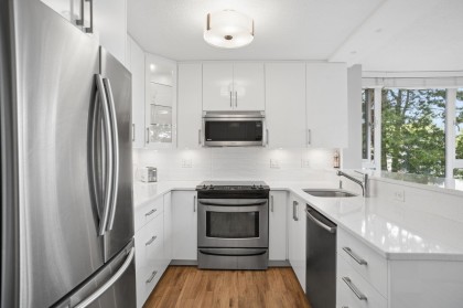 Photo 15 at 402 - 5425 Yew Street, Kerrisdale, Vancouver West