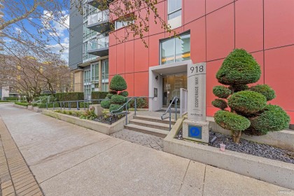 Photo 2 at 2705 - 918 Cooperage Way, Yaletown, Vancouver West