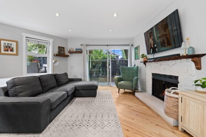Photo 2 at 218 W 15th Avenue, Mount Pleasant VW, Vancouver West