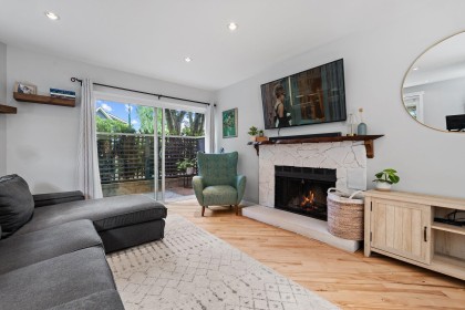 Photo 3 at 218 W 15th Avenue, Mount Pleasant VW, Vancouver West