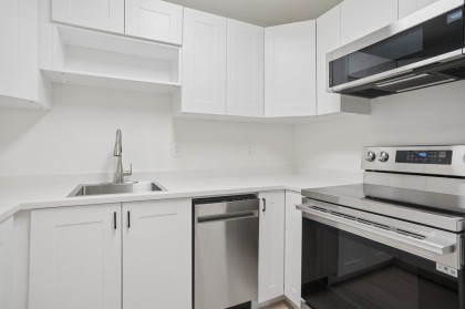 Photo 2 at 3 - 3250 W 4th Avenue, Kitsilano, Vancouver West