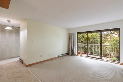 Photo 2 at 203 - 3680 W 7th Avenue, Kitsilano, Vancouver West