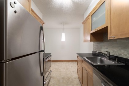 Photo 7 at 203 - 3680 W 7th Avenue, Kitsilano, Vancouver West
