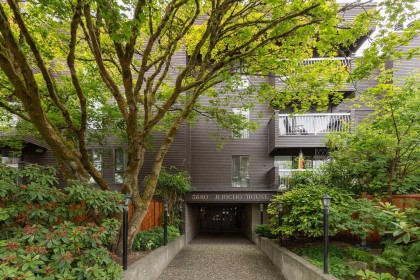 Photo 1 at 203 - 3680 W 7th Avenue, Kitsilano, Vancouver West