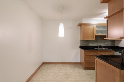 Photo 4 at 203 - 3680 W 7th Avenue, Kitsilano, Vancouver West