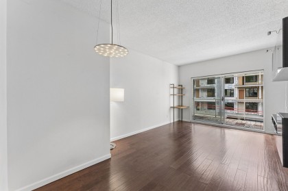 Photo 3 at 304 - 827 W 16th Street, Mosquito Creek, North Vancouver