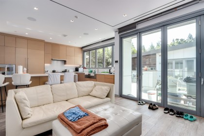 Photo 10 at 4368 W 15th Avenue, Point Grey, Vancouver West