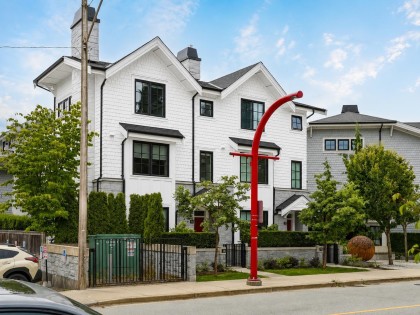 Photo 2 at 14 - 1133 Ridgewood Drive, Edgemont, North Vancouver
