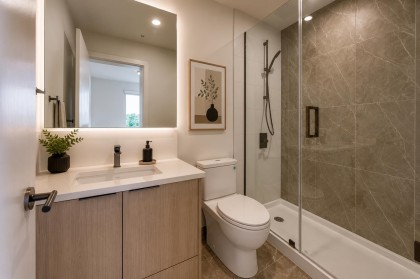 Photo 5 at 557 - 422 E 3rd Street, North Vancouver