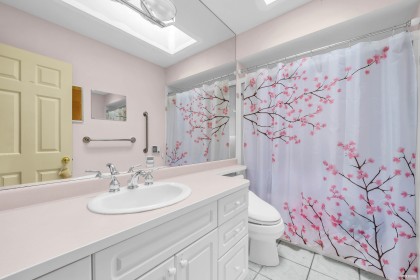 Photo 6 at 568 St. Giles Road, Glenmore, West Vancouver