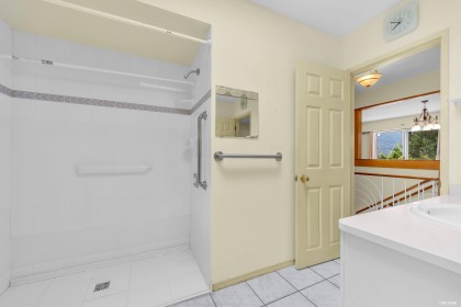 Photo 9 at 568 St. Giles Road, Glenmore, West Vancouver
