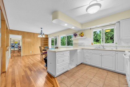Photo 18 at 568 St. Giles Road, Glenmore, West Vancouver