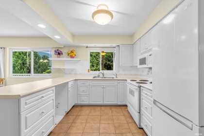 Photo 15 at 568 St. Giles Road, Glenmore, West Vancouver