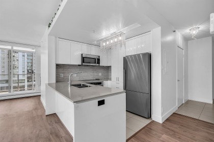 Photo 17 at 802 - 158 W 13th Street, Central Lonsdale, North Vancouver