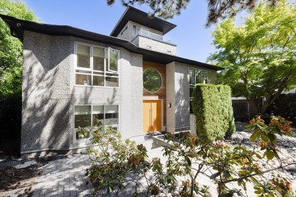 Photo 2 at 4888 Trafalgar Street, MacKenzie Heights, Vancouver West