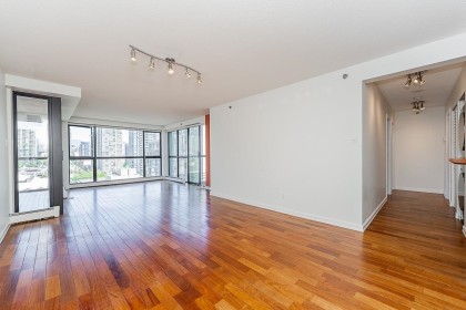 Photo 4 at 1304 - 283 Davie Street, Yaletown, Vancouver West