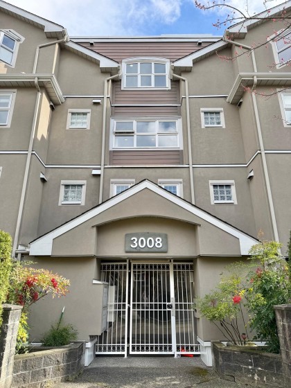 Photo 2 at 102 - 3008 Willow Street, Fairview VW, Vancouver West