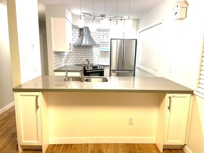 Photo 10 at 102 - 3008 Willow Street, Fairview VW, Vancouver West